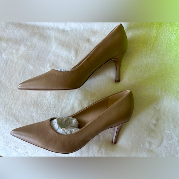 Sam Edelman Soft Beige Leather Pointed toe heel size 7.5 - Picture 2 of 5